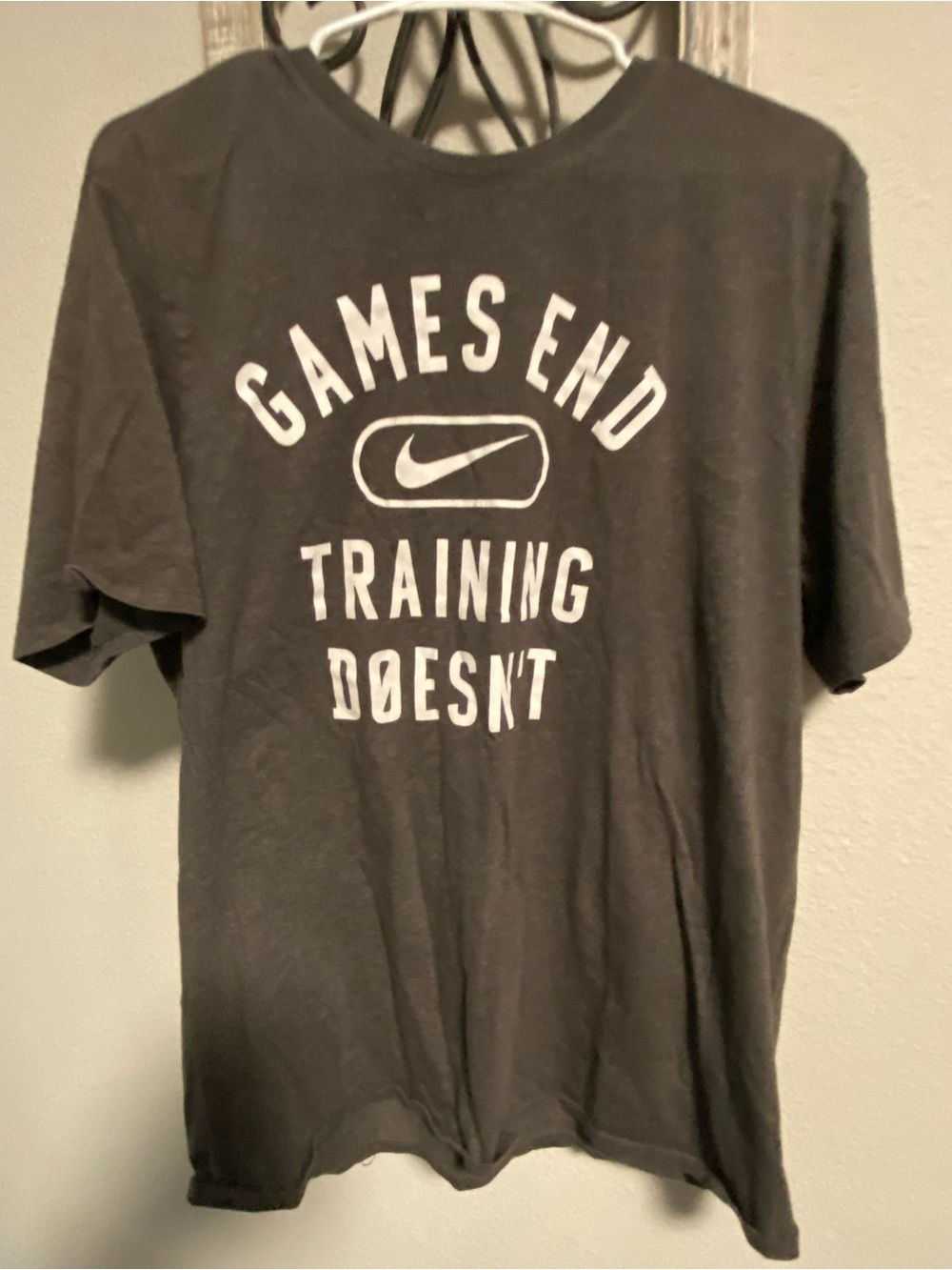 Nike Gray 'Games End Training Doesn't' Graphic Tee size xl